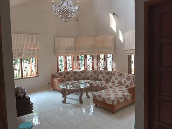 image RUMAH HOOK 3 LANTAI DI PUSPITA LOKA BSD (6)