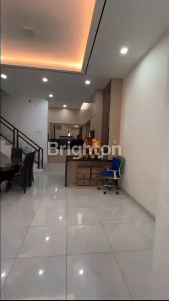 image RUMAH BAGUS LUAS 6X18  TERAWAT HADAP SELATAN JALAN 2 MOBIL  (2)