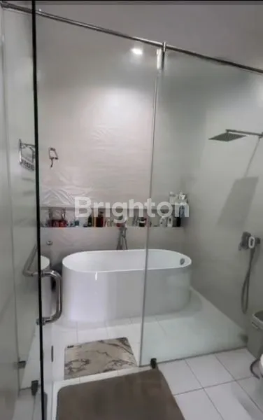 image RUMAH BAGUS LUAS 6X18  TERAWAT HADAP SELATAN JALAN 2 MOBIL  (5)