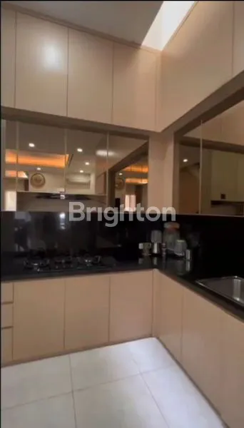 image RUMAH BAGUS LUAS 6X18  TERAWAT HADAP SELATAN JALAN 2 MOBIL  (7)