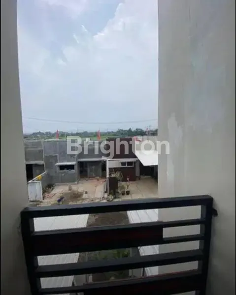 image RUMAH BARU 2 LANTAI DAN SIAP HUNI CANTIK NYAMAN (7)