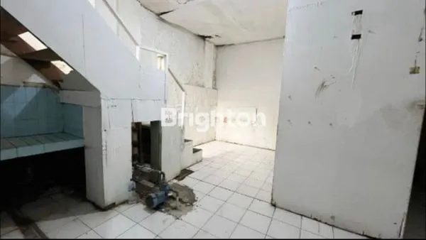 image RUKO BESAR TENGAH KOTA SOLO!! LOKASI STRATEGIS, HANYA 30 METER DARI SLAMET RIYADI SOLO (2)