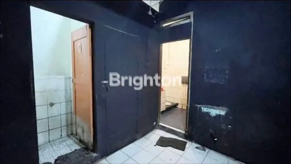 image RUKO BESAR TENGAH KOTA SOLO!! LOKASI STRATEGIS, HANYA 30 METER DARI SLAMET RIYADI SOLO (4)