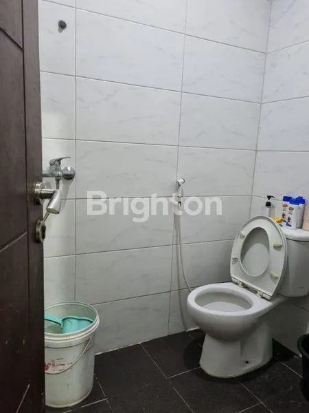 image JELAMBAR RUMAH SIAP HUNI 3 LANTAI  (6)