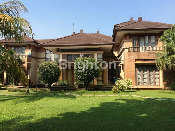 image RUMAH 2 LANTAI LUAS SERASA VILLA ADA KOLAM RENANG (4)