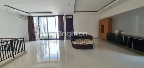 image RUMAH MEWAH NYAMAN DIHUNI KELAPA GADING (3)