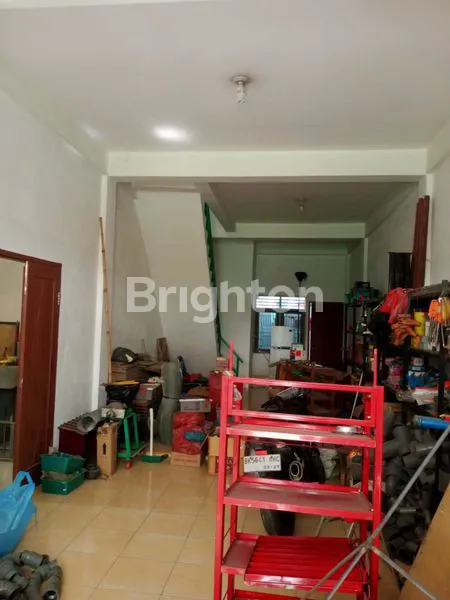 RUMAH DI KOMPLEK MEDAN HELVETIA