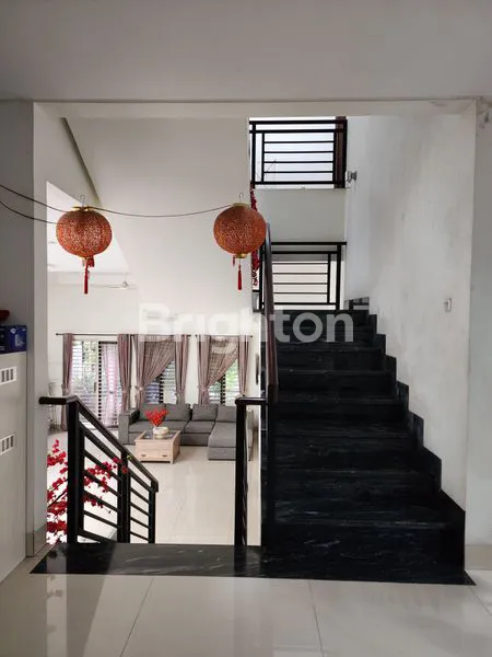 image JUAL CEPAT RUMAH MEWAH ( HOEK) DI GREEN VILLE (3)