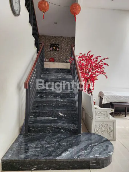 image JUAL CEPAT RUMAH MEWAH ( HOEK) DI GREEN VILLE (4)