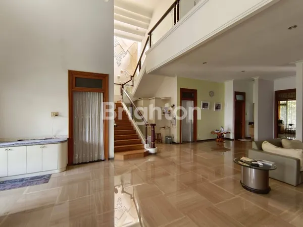image ARAYA, RUMAH SIAP HUNI, 2 LANTAI, ADA KOLAM RENANG INDOOR, HADAP TIMUR (3)