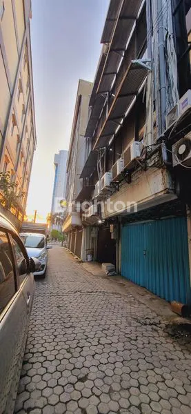 image RUKO SEMI FURNISH  EX KANTOR EKSPEDISI DI JL RAYA VETERAN SURABAYA (2)