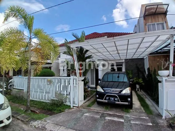 image DIJUAL RUMAH TENGAH KOTA BERNUANSA MINIMALIS ELEGAN LOKASI AMAN NYAMAN HARGA NEGO (1)