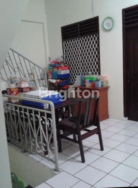image RUMAH DUA SETENGAH LANTAI KEMENANGAN JAKARTA BARAT (5)