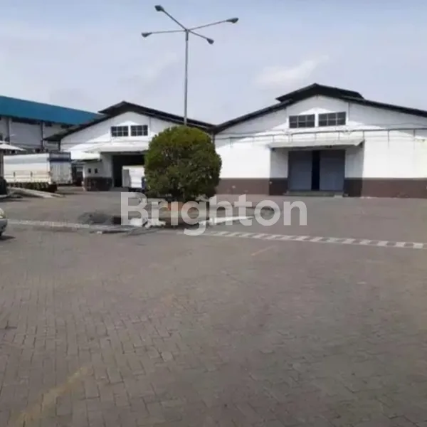 image GUDANG SIAP PAKAI DI AREA KOMPLEK PERGUDANGAN MARGOMULYO DEKAT PINTU TOL (1)