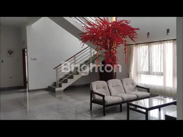 image RUMAH DENGAN PEKARANGAN LUAS DI JL GUMURUH, TURANGGA - BANDUNG (3)