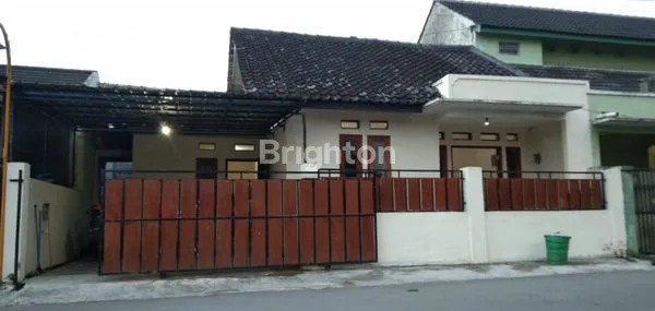 RUMAH MODERN MINIMALIS DI BROMONILAN PURWOMARTANI