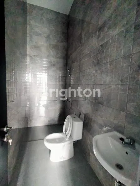 image RUMAH 2LANTAI BAGUS SIAP HUNI DI JEMUR ANDAYANI, SURABAYA (6)