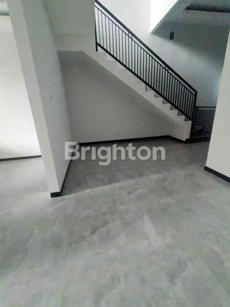 image RUMAH 2LANTAI BAGUS SIAP HUNI DI JEMUR ANDAYANI, SURABAYA (5)