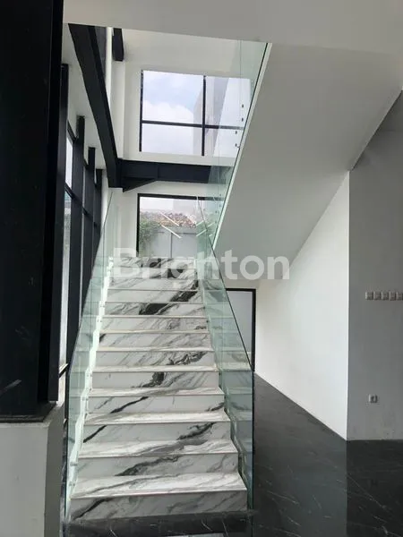 image GEDUNG STRATEGIS DI PALMERAH JAKARTA (4)