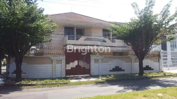 image LANGKA\U203C\U203C, RUMAH DHARMAHUSADA, HOEK, 2 LANTAI  ROW JALAN BOULEVARD (1)