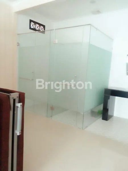 image RUMAH MODERN SIAP HUNI KAMAR BANYAK CARPORT LUAS DI JIMBARAN (8)