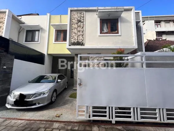 image RUMAH MODERN SEMI VILLA BERGAYA DI RENON, LOKASI STRATEGIS DEKAT FASILITAS (1)