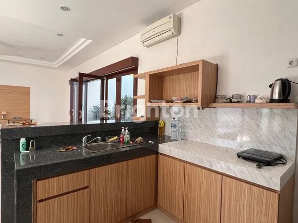 image RUMAH MODERN SEMI VILLA BERGAYA DI RENON, LOKASI STRATEGIS DEKAT FASILITAS (6)