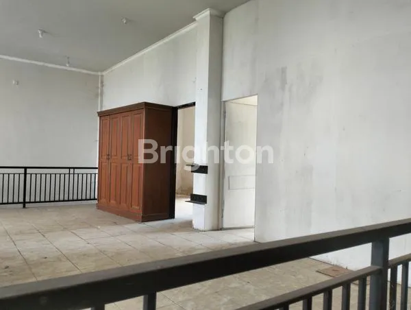 image RUKO DISEWAKAN 2 PINTU JADI 1 LOA JANAN (2)