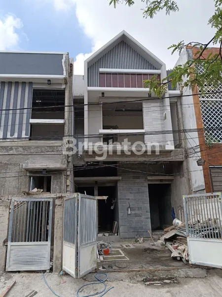 image RUMAH SURABAYA TIMUR TENGGILIS DEKAT UBAYA ROW JALAN 5 MOBIL (2)