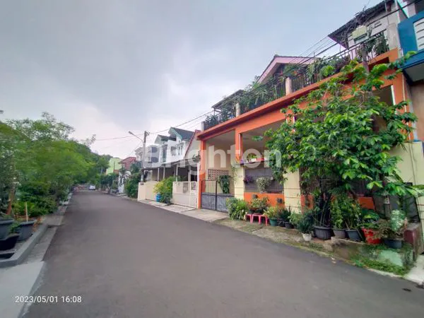 image HUNIAN 2 LANTAI LINGKUNGAN YANG NYAMAN, ASRI DAN STRATEGIS DALAM PERUMAHAN (3)