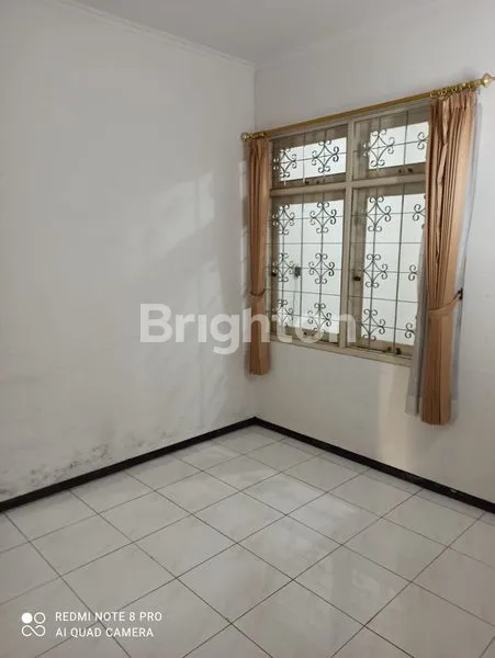 image RUMAH 1 LANTAI , ROW JALAN 4 MOBIL (5)