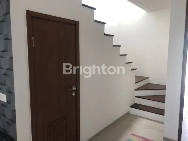 image RUMAH MEWAH CANTIK DI GRAHA NATURA SURABAYA BARAT 5 MENIT KE PAKUWON MALL DAN G WALK (2)