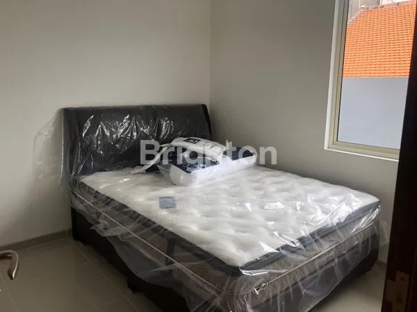 image RUMAH MEWAH CANTIK DI GRAHA NATURA SURABAYA BARAT 5 MENIT KE PAKUWON MALL DAN G WALK (4)