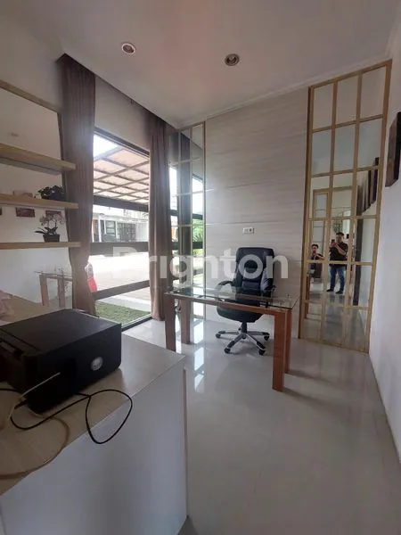 image RUMAH MEWAH DI KM5 PALEMBANG SUMATERA SELATAN (7)