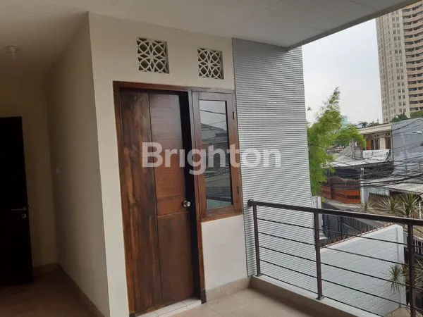 image RUMAH BARU RENOVASI DI PALMERAH SLIPI, JAKARTA BARAT (5)
