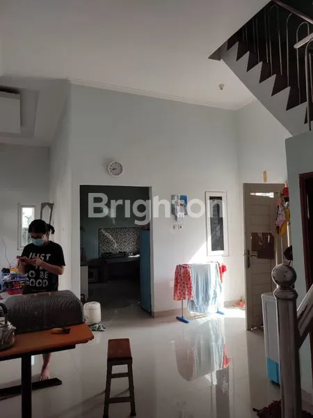 image DIJUAL TOWN HOUSE DI TENGAH KOTA (2)