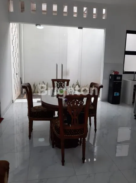 image RUMAH MEWAH SIAP HUNI DI KOMPLEK NYAMAN (4)