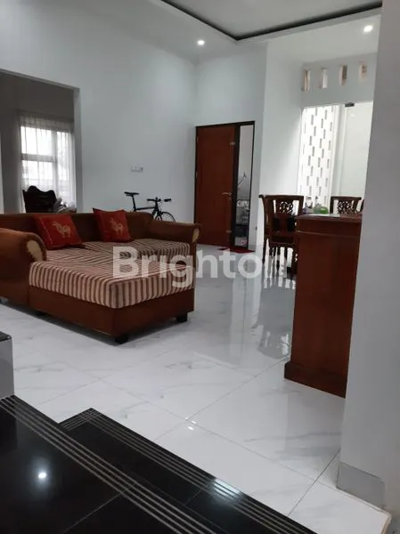 image RUMAH MEWAH SIAP HUNI DI KOMPLEK NYAMAN (7)