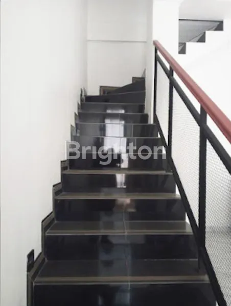 image RUMAH 3 LANTAI SIAP HUNI DEKAT EXIT TOL JORR CINERE RAYA, DEPOK (8)