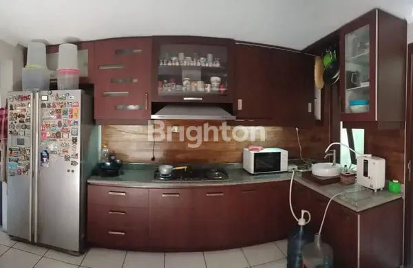 image RUMAH MEWAH 2 LANTAI DI GAYUNGSARI BARAT, 6 KAMAR TIDUR (7)