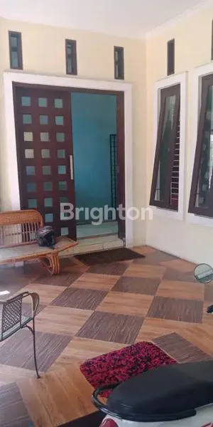 image RUMAH MEWAH 2 LANTAI DI GAYUNGSARI BARAT, 6 KAMAR TIDUR (6)