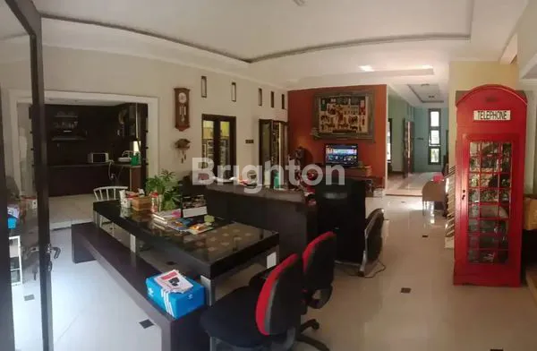 image RUMAH MEWAH 2 LANTAI DI GAYUNGSARI BARAT, 6 KAMAR TIDUR (3)
