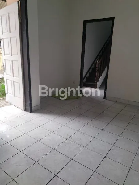 image RUMAH TENGAH KOTA SAYAP PAJAJARAN COCOK JUGA UNTUK KANTOR DEKAT BPK PENABUR PASIRKALIKI (2)