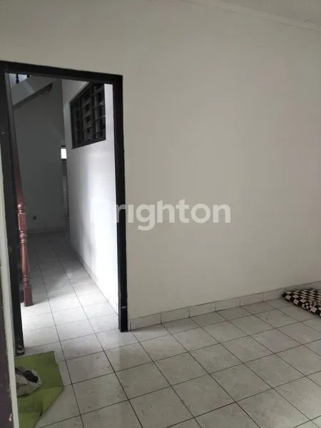 image RUMAH TENGAH KOTA SAYAP PAJAJARAN COCOK JUGA UNTUK KANTOR DEKAT BPK PENABUR PASIRKALIKI (4)