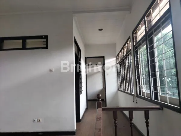 image RUMAH TENGAH KOTA SAYAP PAJAJARAN COCOK JUGA UNTUK KANTOR DEKAT BPK PENABUR PASIRKALIKI (6)