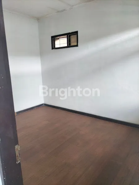 image RUMAH TENGAH KOTA SAYAP PAJAJARAN COCOK JUGA UNTUK KANTOR DEKAT BPK PENABUR PASIRKALIKI (7)