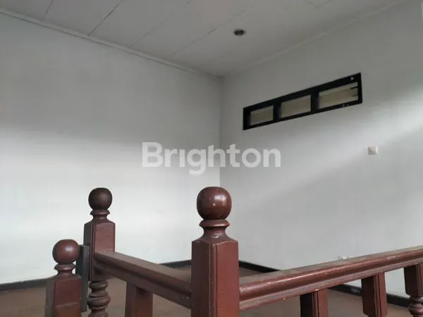 image RUMAH TENGAH KOTA SAYAP PAJAJARAN COCOK JUGA UNTUK KANTOR DEKAT BPK PENABUR PASIRKALIKI (8)