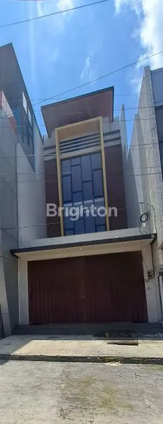 DI PUSAT BISNIS, NOL JALAN RUKO 3 LANTAI BANGUNAN BARU, SIAP HUNI, STRATEGIS SELANGKAH KE PENGAMPON KALIANYAR PASAR BESAR WETAN PASAR ATOM