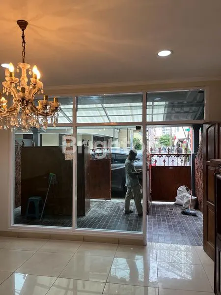 image TURUN HARGA HUNIAN APIK BARU RENOVASI 2,5 LANTAI DI KARET SETIABUDI (3)