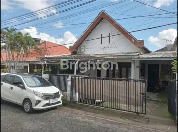 image RUMAH SURABAYA TIMUR SIAP HUNI ROW LEBAR LOKASI TENGAH KOTA DEKAT PASAR, MALL, KAMPUS (1)